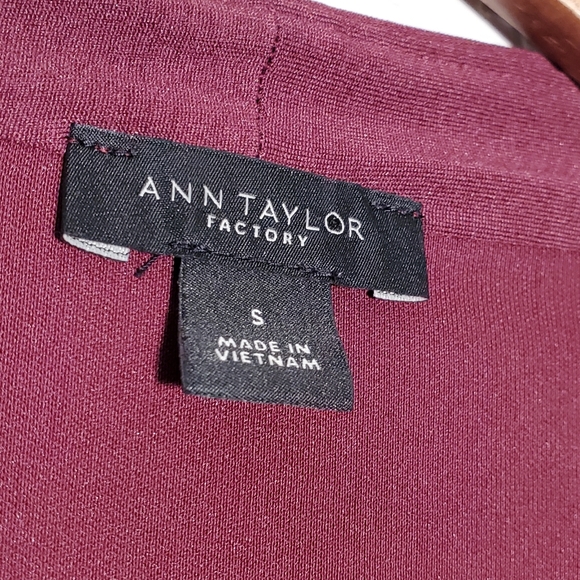 Ann Taylor Women's Burgundy Wrap Blouse - Small - Picture 2 of 3